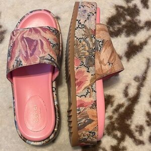 Gucci Women's Pink and Brown Floral Sandals